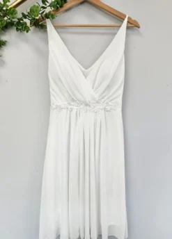 Robe Femme en mousseline courte fleurs sur ceinture