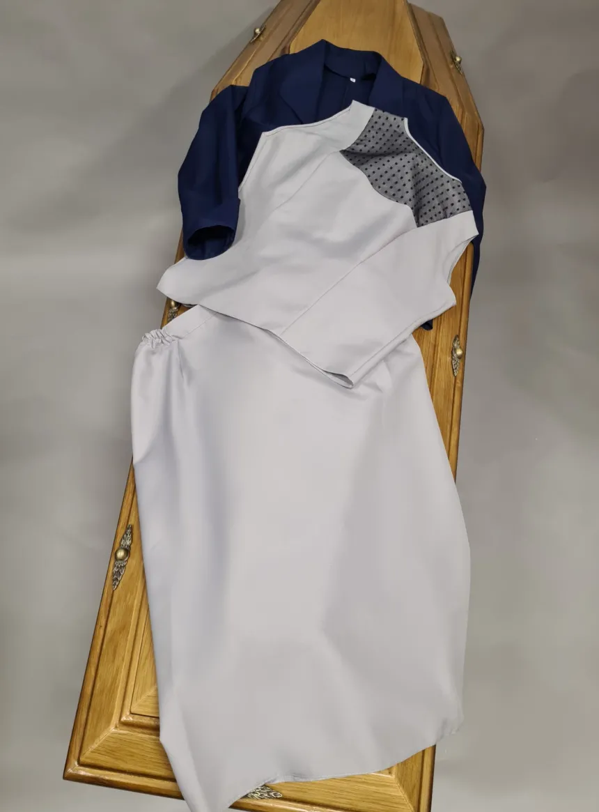 Tenue tailleur femme défunte