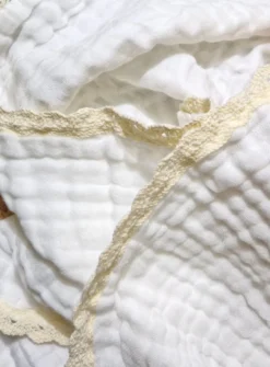 Une couverture bébé en gaze de coton douce et élégante