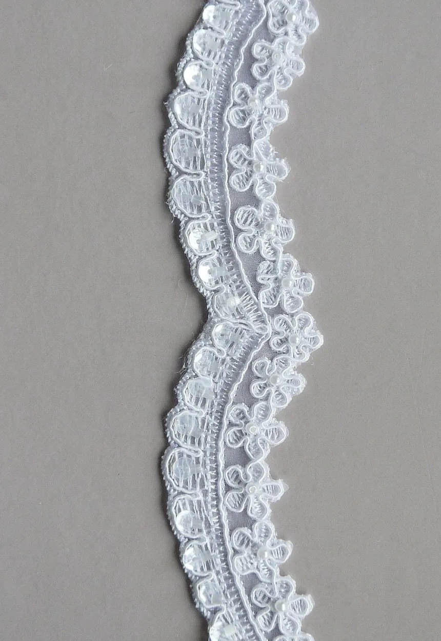 Voile de mariée dentelle cousue sur le bas