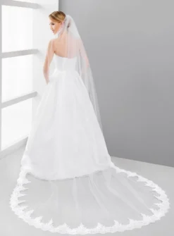 Voile de mariée longueur chapelle avec dentelle
